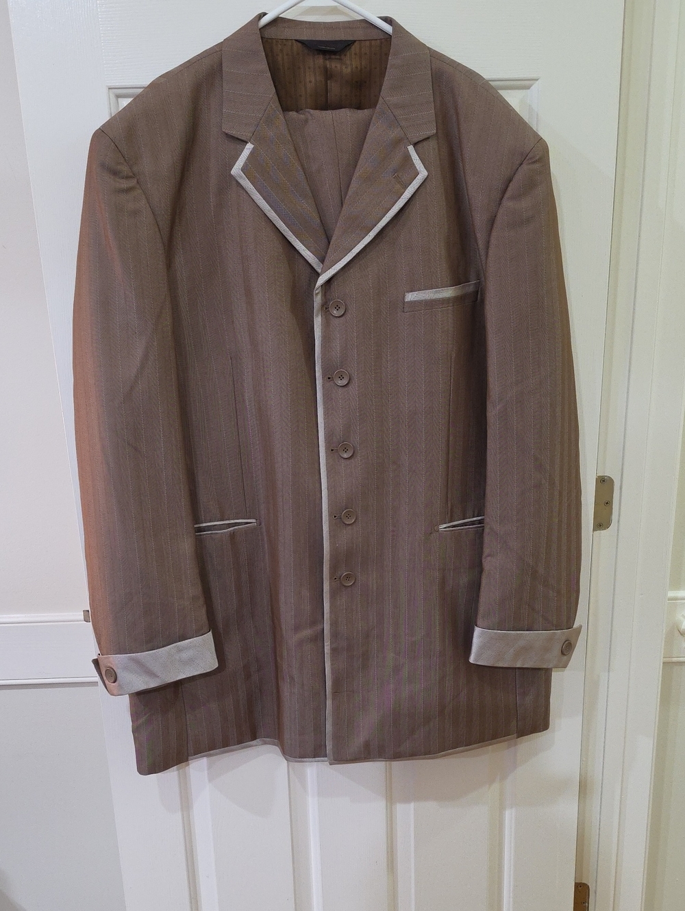 Pallini Italiana Collezione 2-Piece Pinstripe Fashion Suit Brown Trimmed 50L